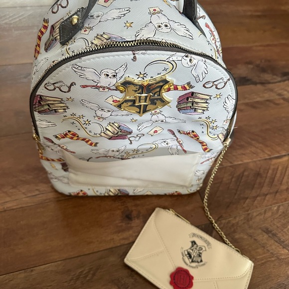 Harry Potter Hedwig Themed Backpack - Picture 2 of 16